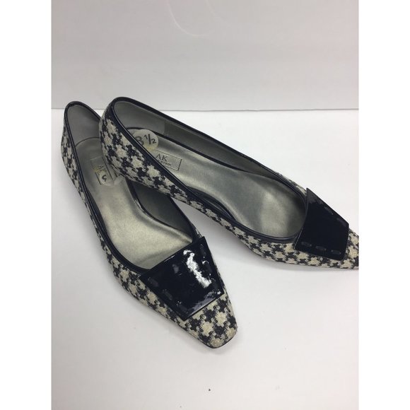 Anne Klein- "Malinddy", Houndstooth , Almond Toe Pumps, size 8.5 - Picture 2 of 9